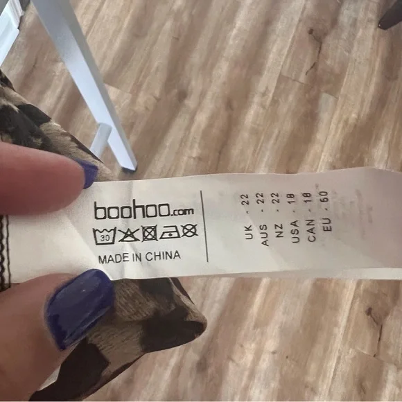 BOOHOO true wrap dress leopard print long sleeves v neck cool fabric curvy style - Picture 6 of 6